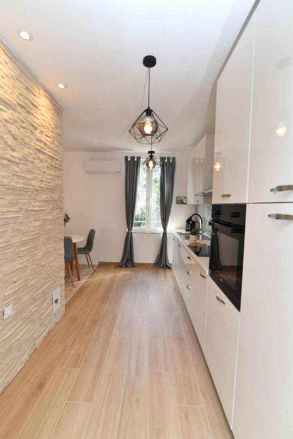Apartman Leona Ловран Екстериор снимка