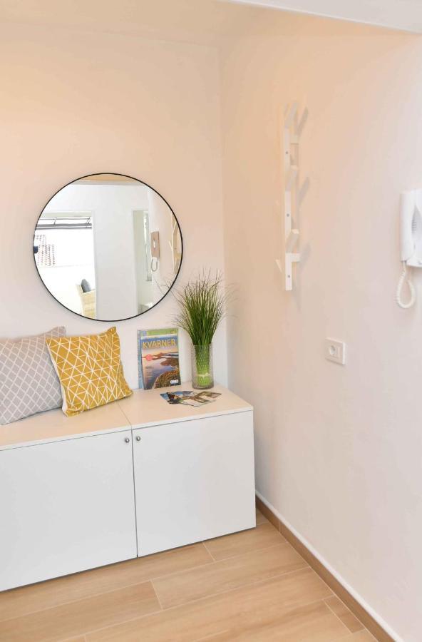 Apartman Leona Ловран Екстериор снимка