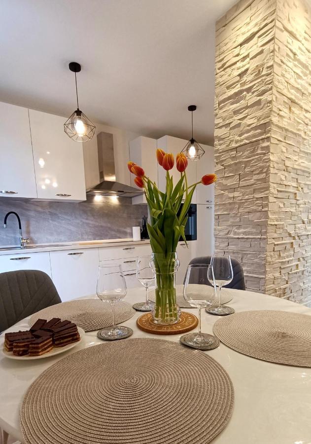 Apartman Leona Ловран Екстериор снимка