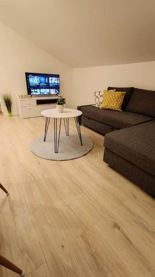 Apartman Leona Ловран Екстериор снимка