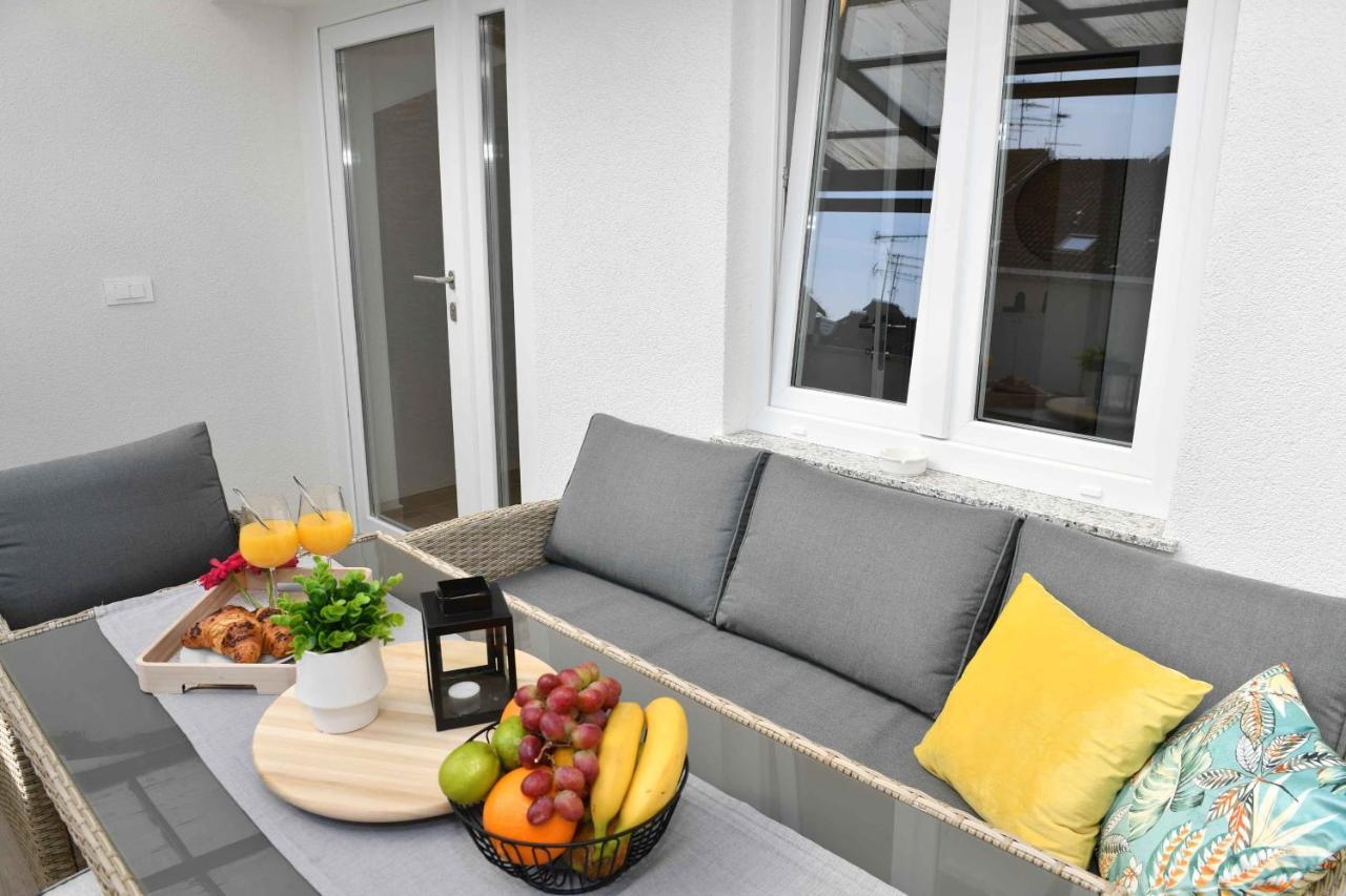 Apartman Leona Ловран Екстериор снимка
