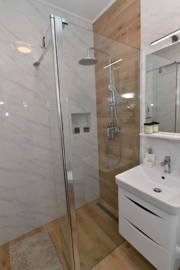 Apartman Leona Ловран Екстериор снимка