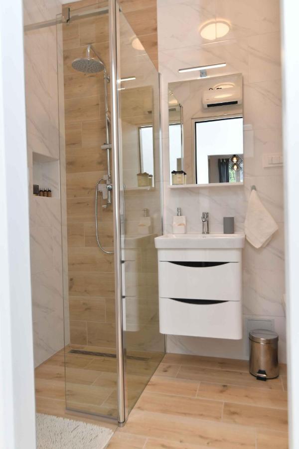 Apartman Leona Ловран Екстериор снимка