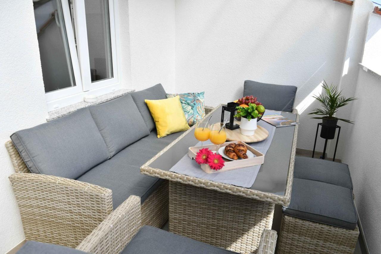 Apartman Leona Ловран Екстериор снимка