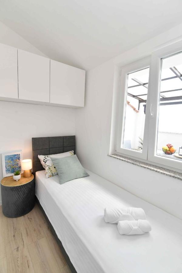 Apartman Leona Ловран Екстериор снимка