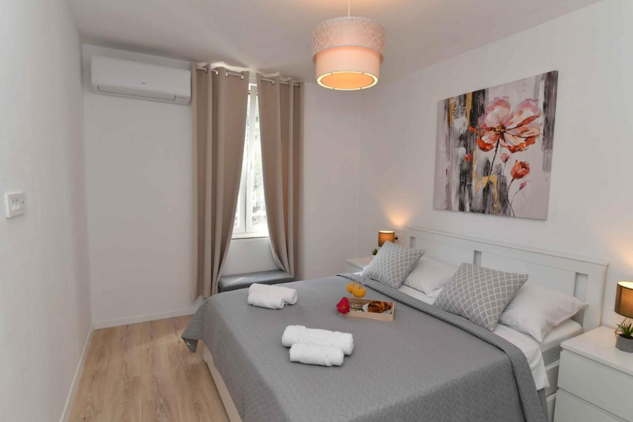 Apartman Leona Ловран Екстериор снимка