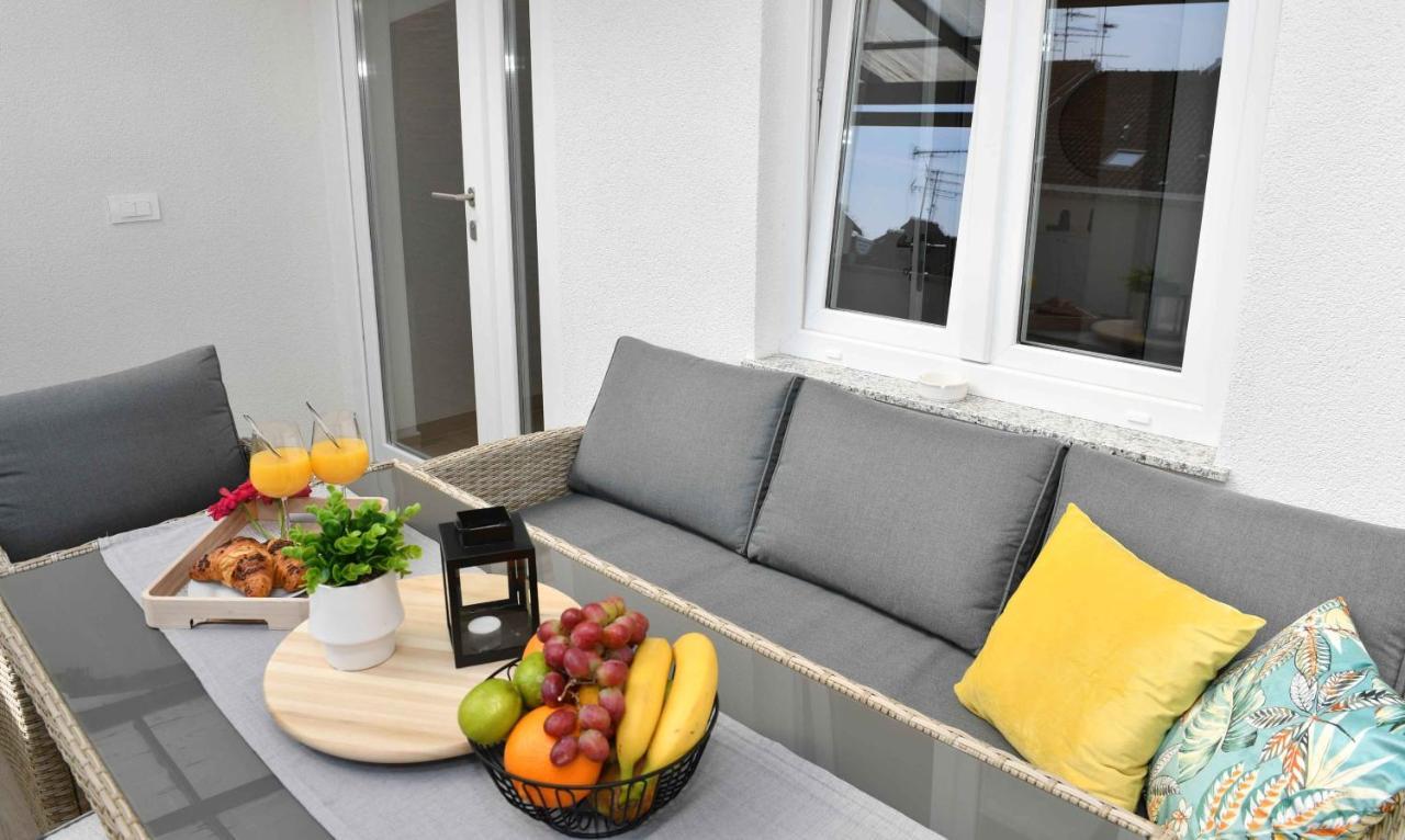 Apartman Leona Ловран Екстериор снимка