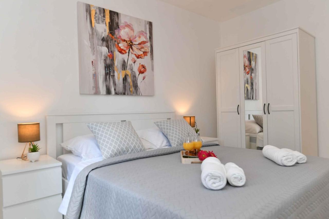 Apartman Leona Ловран Екстериор снимка