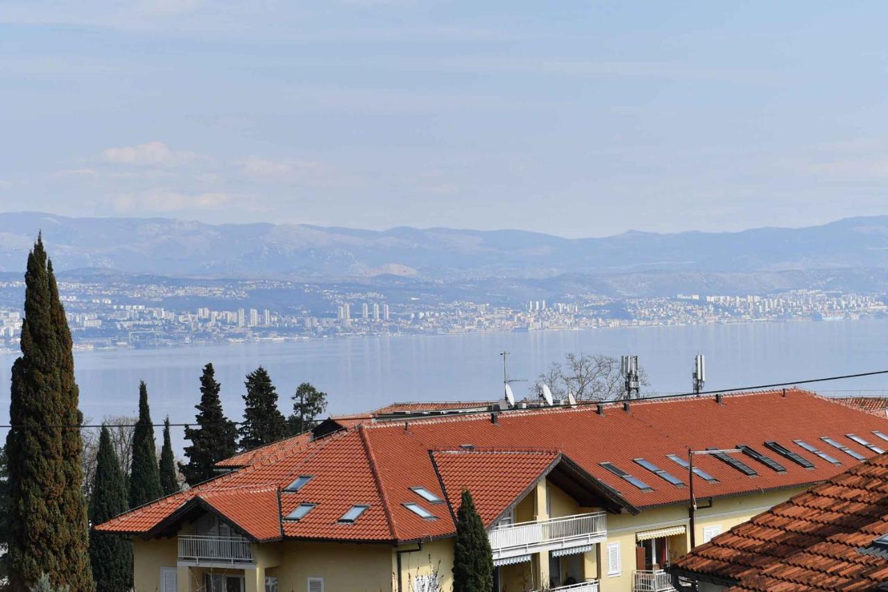 Apartman Leona Ловран Екстериор снимка