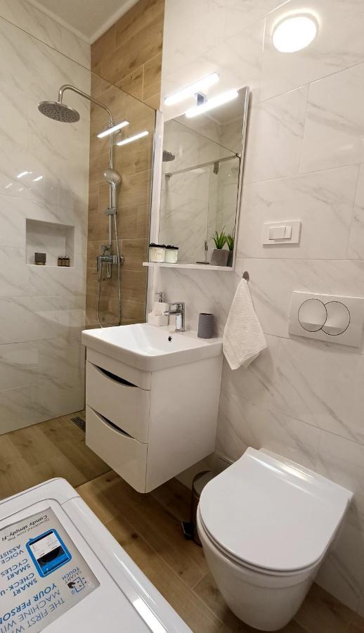 Apartman Leona Ловран Екстериор снимка