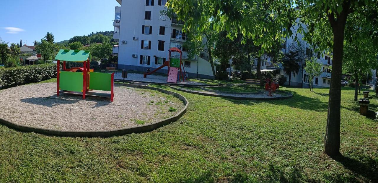 Apartman Leona Ловран Екстериор снимка