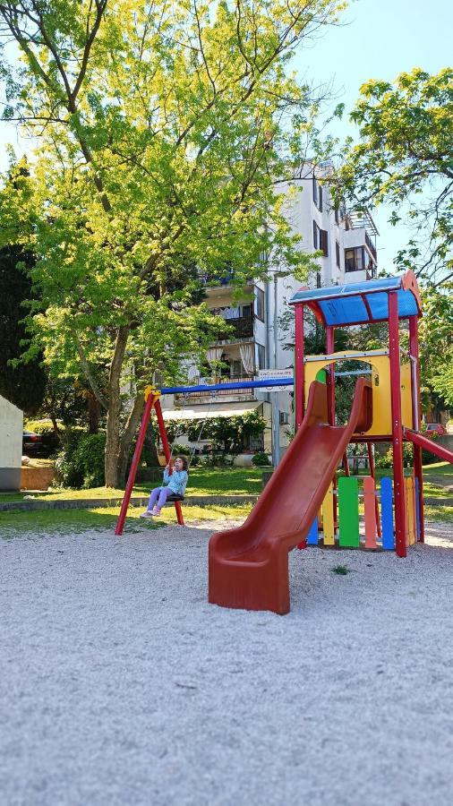Apartman Leona Ловран Екстериор снимка