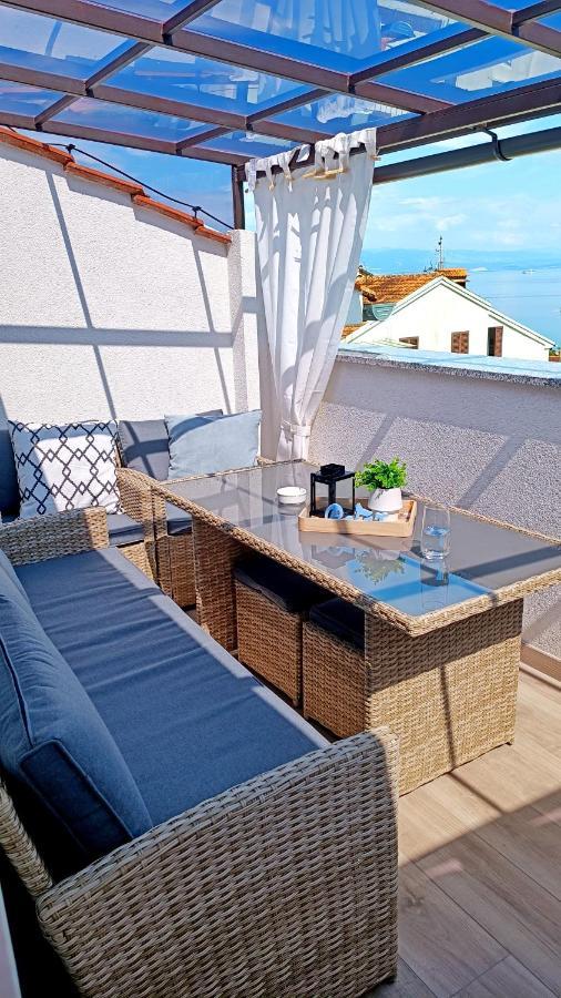 Apartman Leona Ловран Екстериор снимка