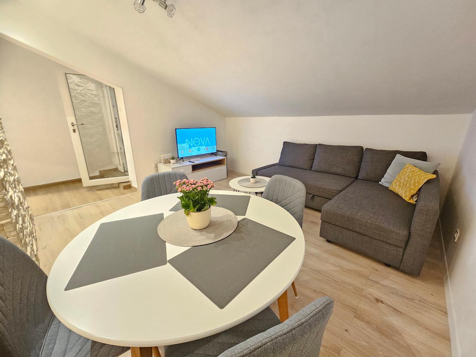 Apartman Leona Ловран Екстериор снимка
